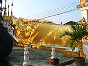 'Reclining Buddha in Wat Phra Non' by Asienreisender